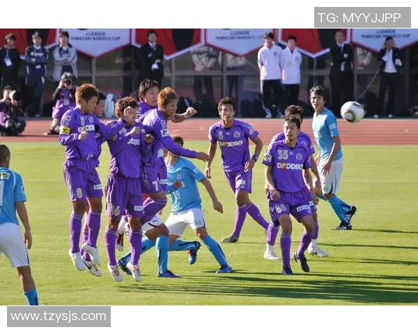 冈上绿与东京绿茵的激烈对决展现足球魅力与团队精神的巅峰之战 冈上绿与东京绿茵的激烈对决展现足球魅力与团队精神的巅峰之战